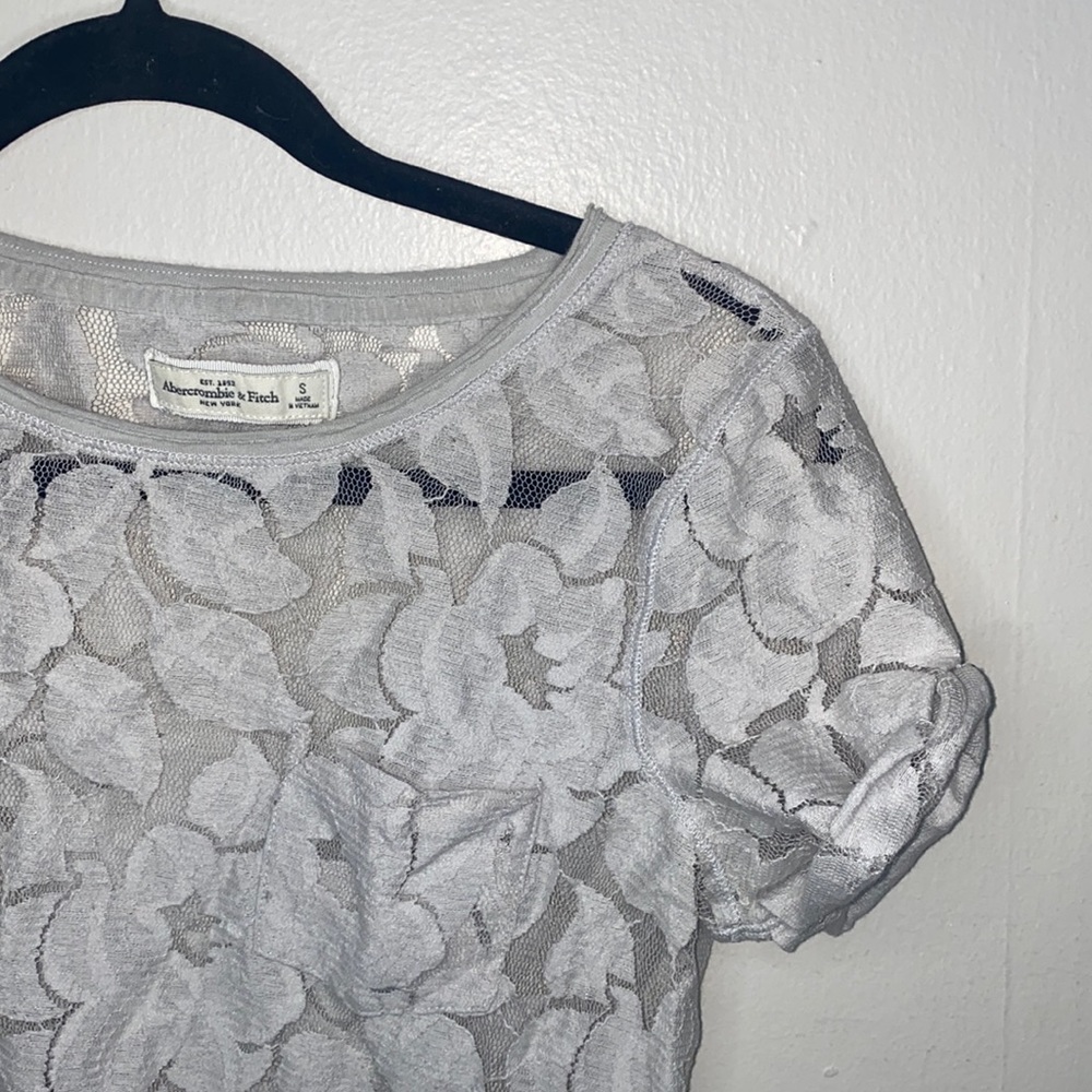 💋Grey Y2K see-though flower lace patterned short sleeved top! - Picture 1 of 6